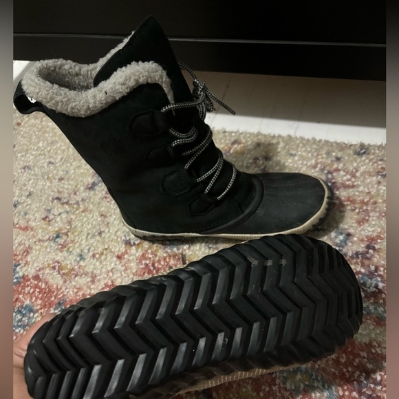 Sorel Winter Boots - Picture 2 of 3